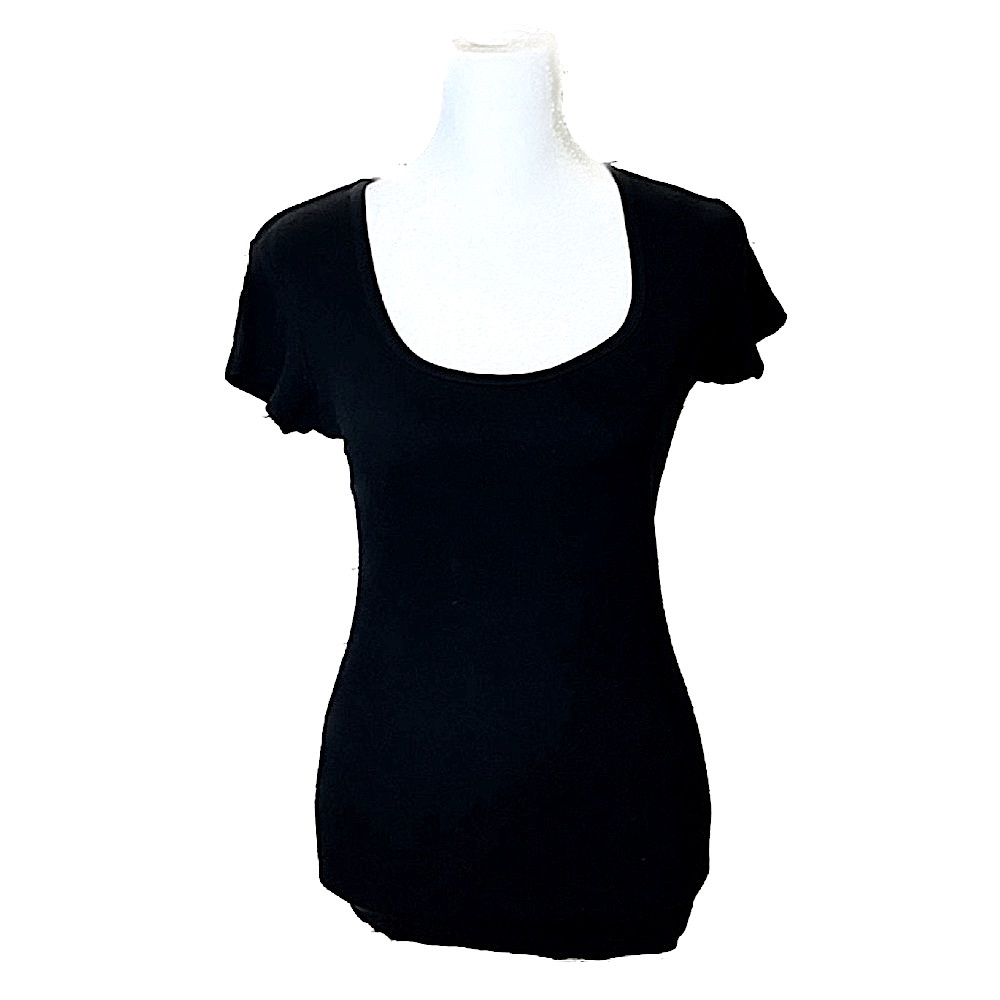 District Threads Black Ribbed Fitted Scoop Neck T-Shirt, Women’s Size Small.